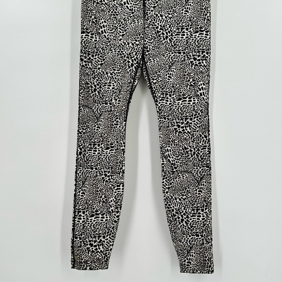 Nike One Dri-Fit Tight Fit MidRise Leopard Print 7/8 Leggings Women’s Size Small - Picture 5 of 10